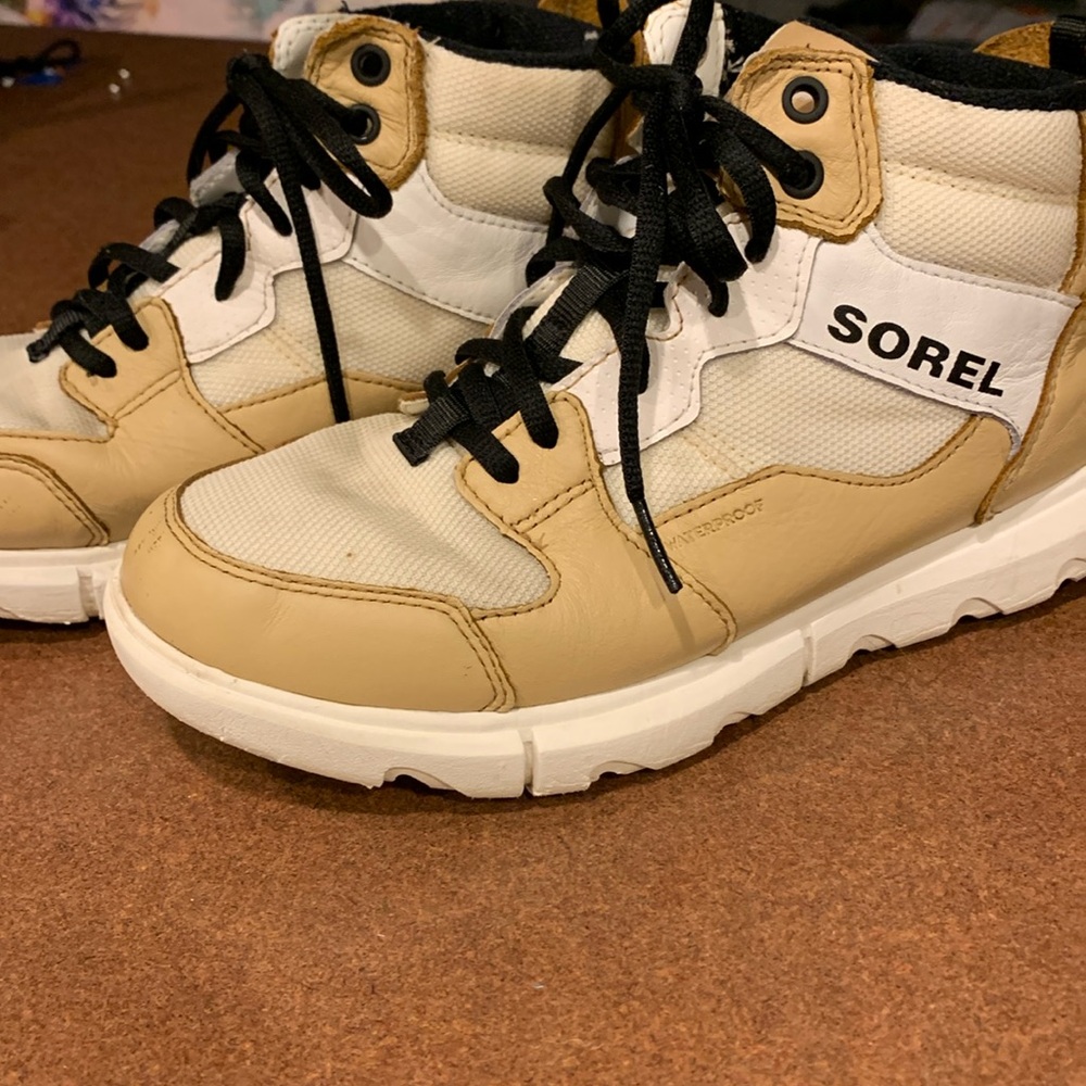 Sorel Women’s Explorer 11 Sneaker Boot